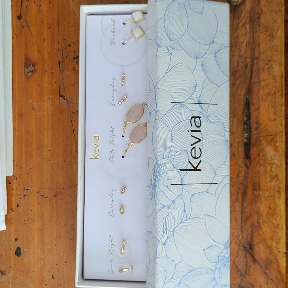 5 PC Gold Earring